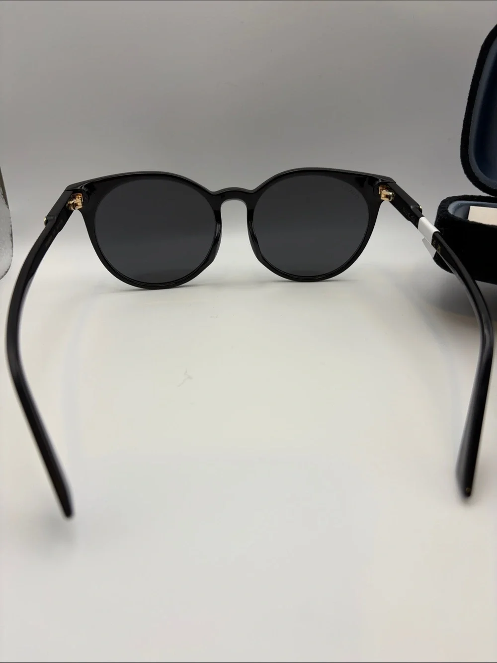 NEW Gucci  Black Round-Edge Sleek Sunglasses - Picture 4 of 10